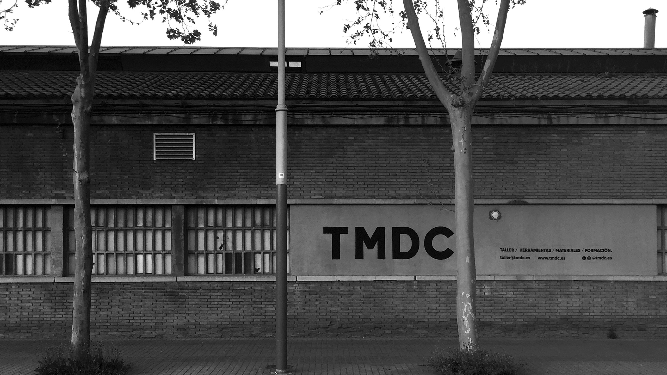 Vista exterior rótulo marca TMDC por monsieur madame